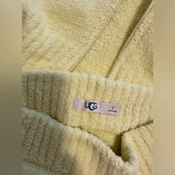 New UGG - Picture 2 of 3